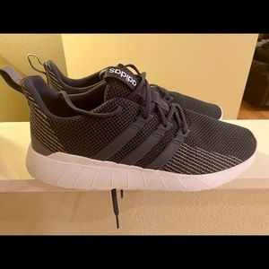 ADIDAS RUNNING SHOES - LIKE NEW